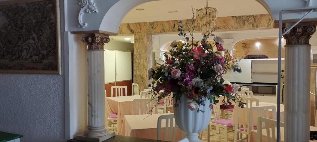 Hvalles Hotel Malgrat de Mar Bagian luar foto